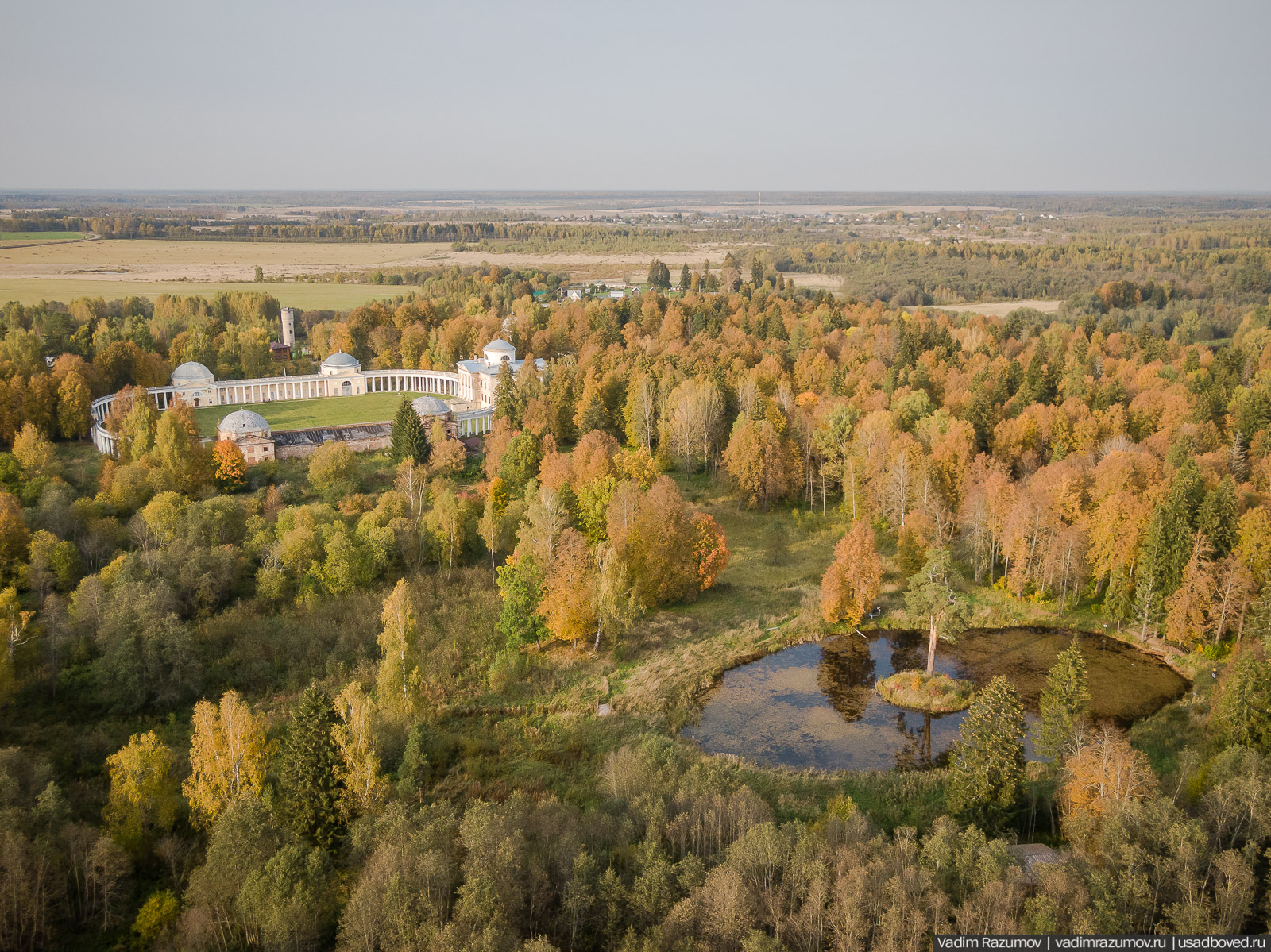усадьба Знаменское-Раек с дрона, Тверская область, Торжокский район, осень, Летопись русской усадьбы