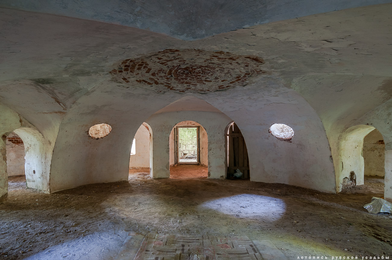 усадьба Никольское-Черенчицы, мавзолей Львовых, храм св. Николая