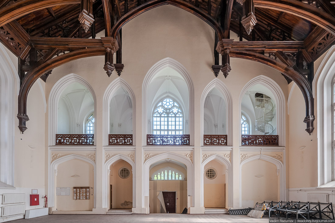 Петергофские конюшни