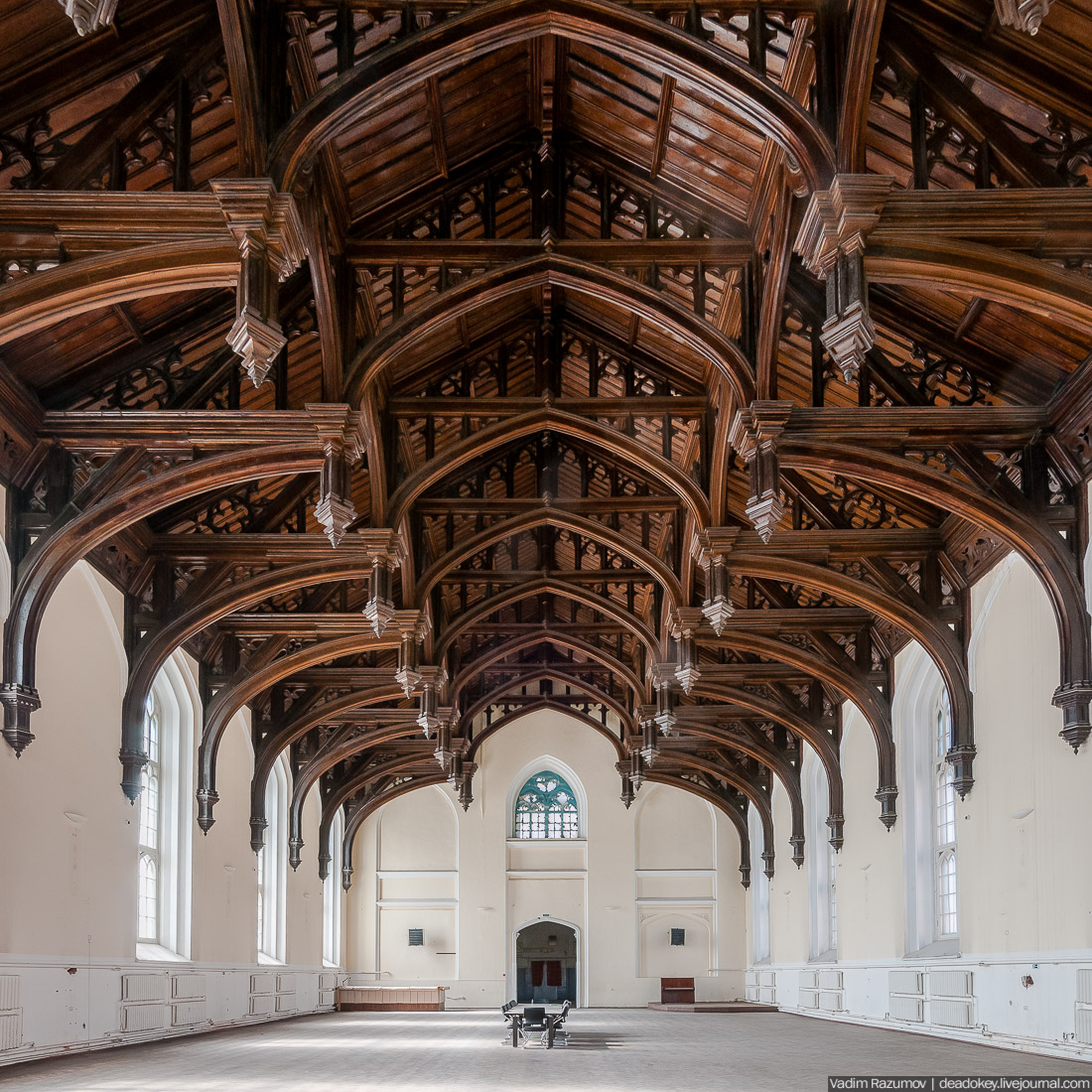 Петергофские конюшни