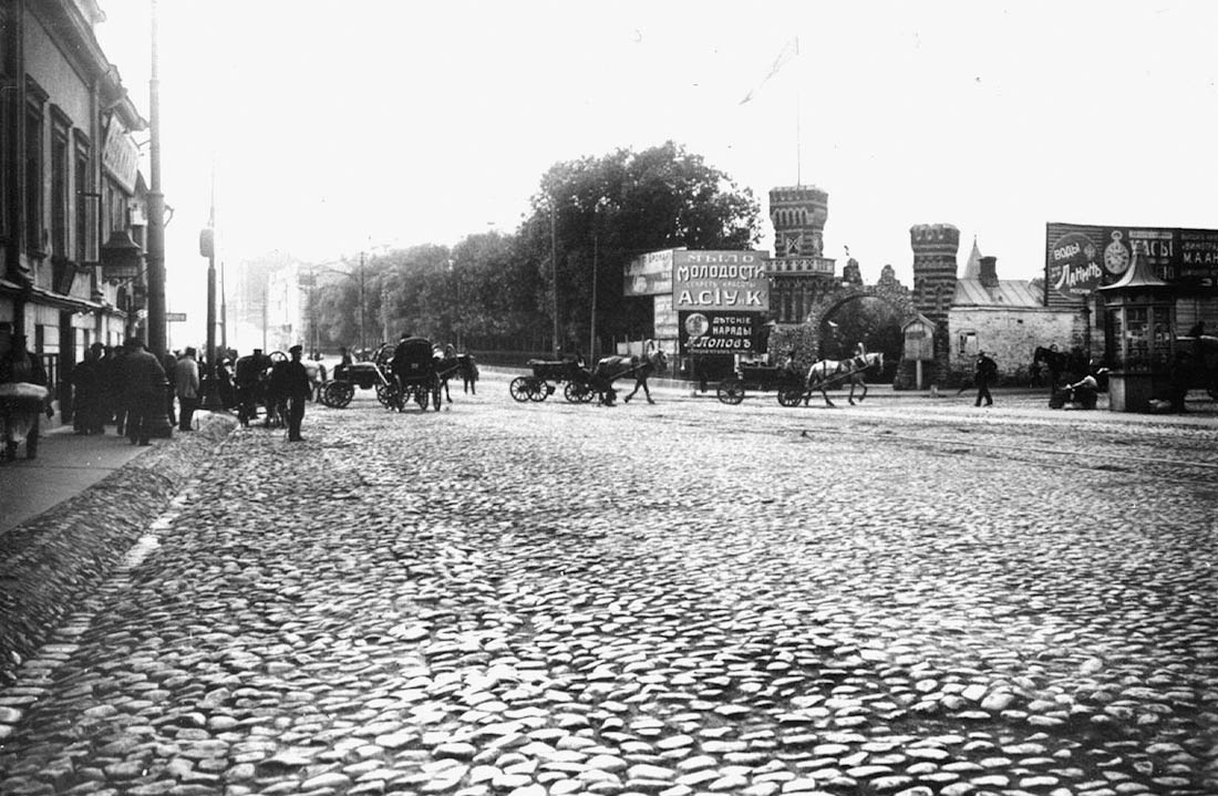 Дайджест по аудиогидам izi.TRAVEL #13. Прогулки по местам известных личностей. Москва.