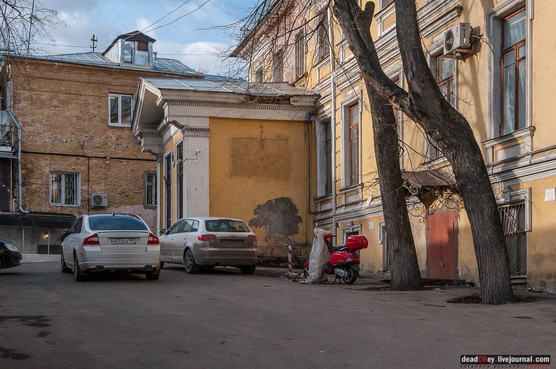 усадьба Городская усадьба К. Б. Науша — Е. П. Пуговкиной (конец XVIII — начало XIX века; начало XX века, архитектор А. В. Красильников), Большой Спасоглинищевский пер., д. 3