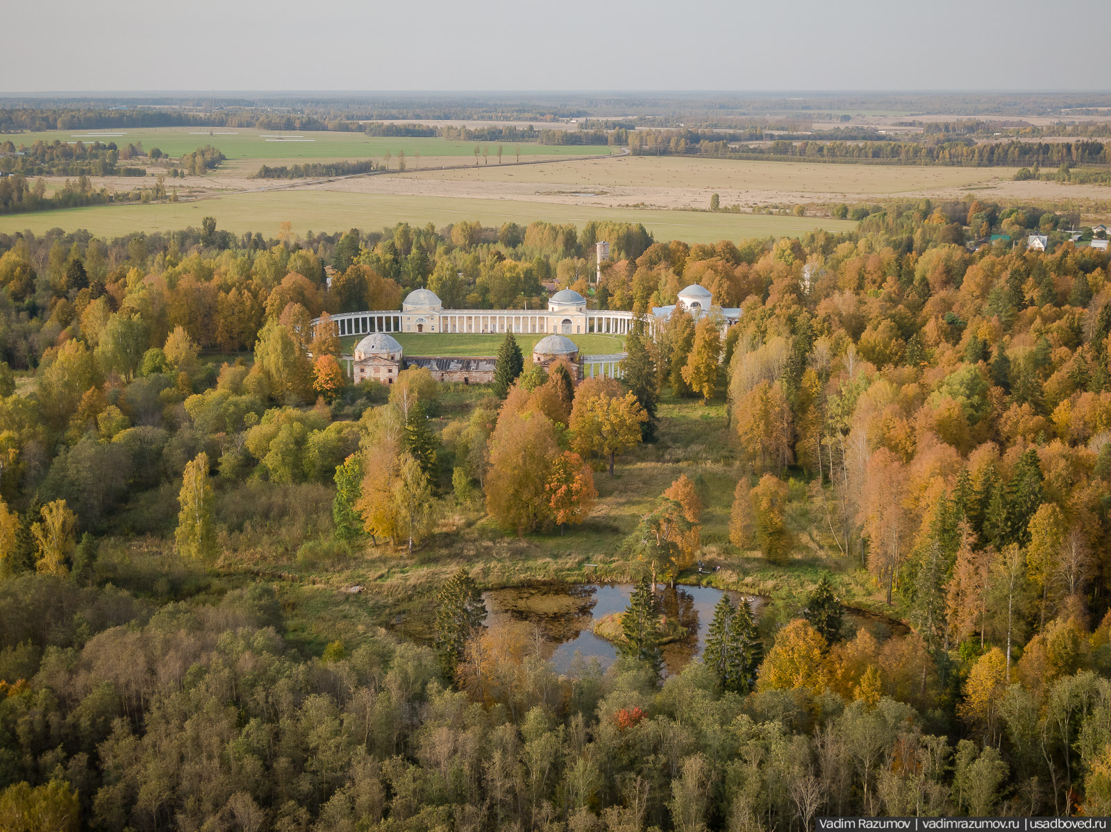 усадьба Знаменское-Раек с дрона, Тверская область, Торжокский район, осень, Летопись русской усадьбы