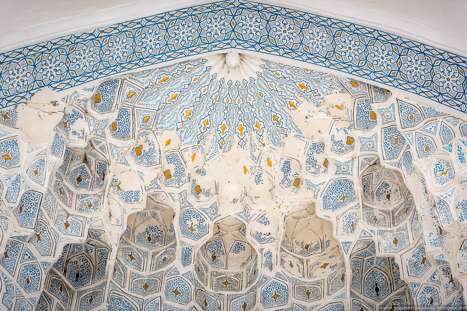 Узбекистан, Бухара и Самарканд, потолки, рельефная майлока, изразцы