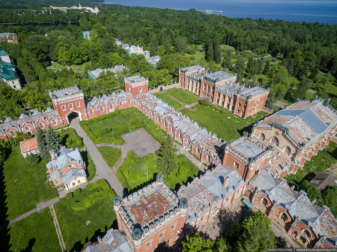 Петергофские конюшни