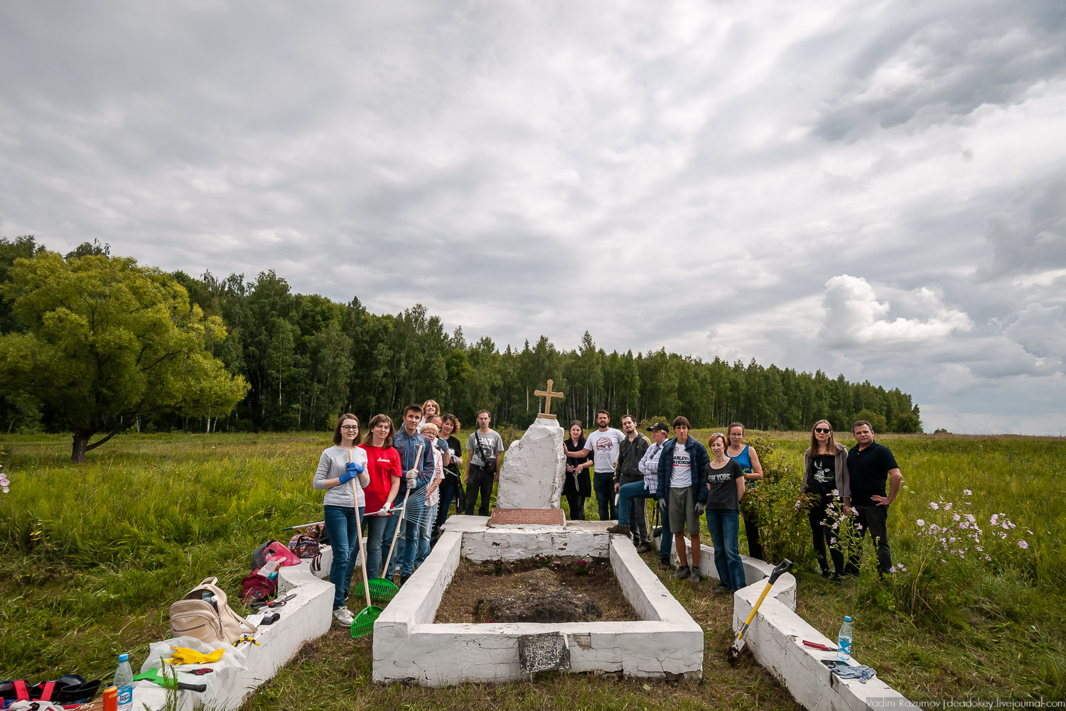 Усадебные волонтеры. Субботник на могиле В.И. Баженова, Старое Глазово, Горки