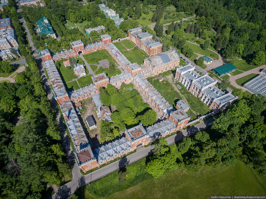 Петергофские конюшни