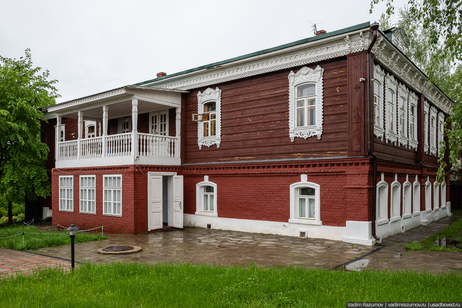 Усадьба фабриканта Думнова в Заречье, Владимирская область. Цветение сирени, сады