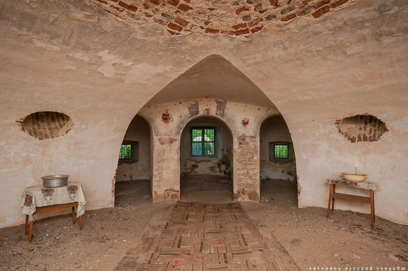 усадьба Никольское-Черенчицы, мавзолей Львовых, храм св. Николая
