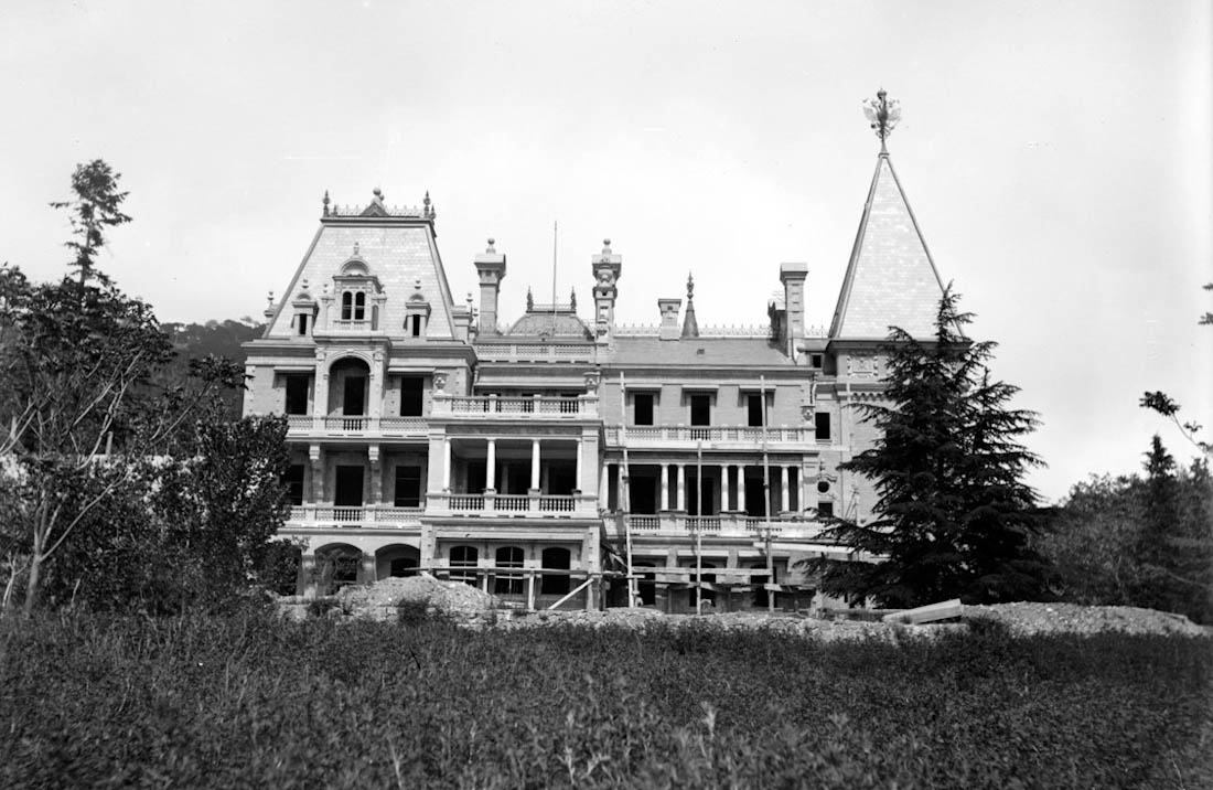 Дайджест по аудиогидам izi.TRAVEL #12. Лучшие гиды царским резиденциям