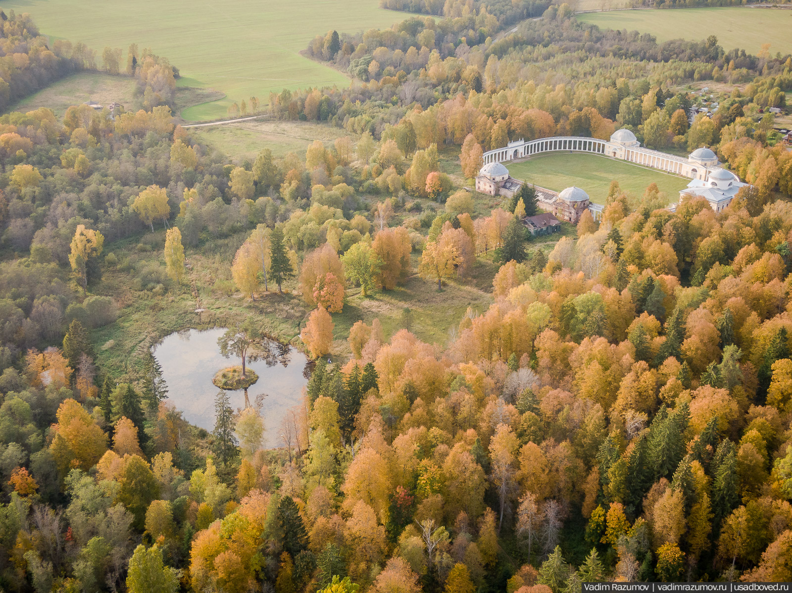 усадьба Знаменское-Раек с дрона, Тверская область, Торжокский район, осень, Летопись русской усадьбы