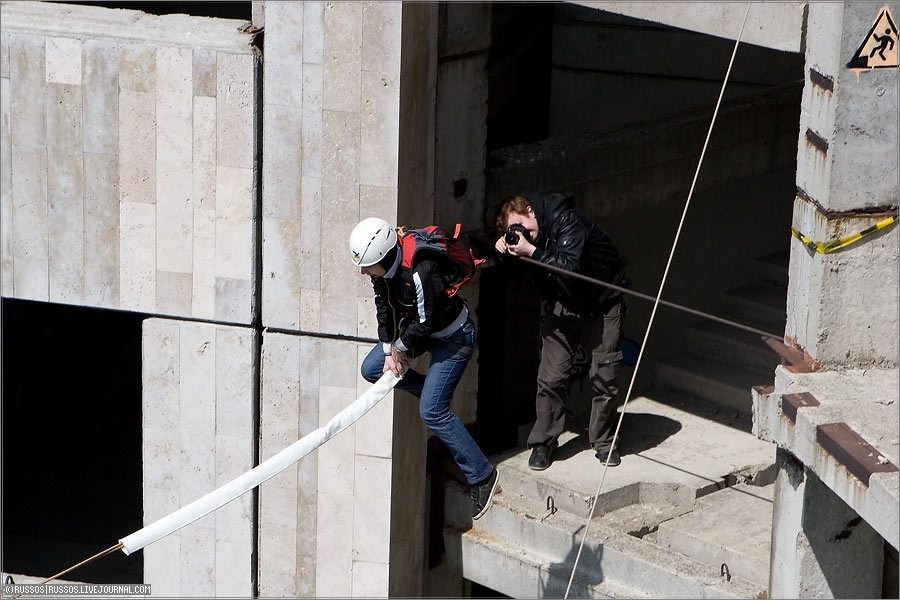 (c) Russos, 2008