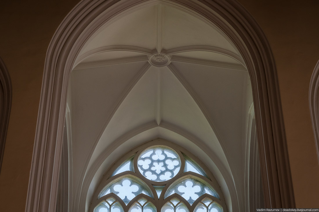 Петергофские конюшни