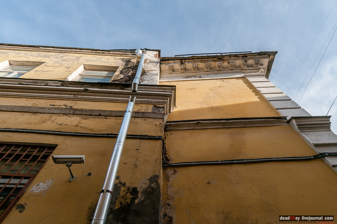 усадьба Городская усадьба К. Б. Науша — Е. П. Пуговкиной (конец XVIII — начало XIX века; начало XX века, архитектор А. В. Красильников), Большой Спасоглинищевский пер., д. 3