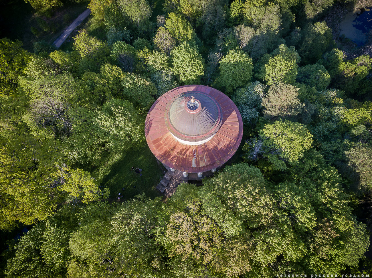 усадьба Никольское-Черенчицы, мавзолей Львовых, храм св. Николая