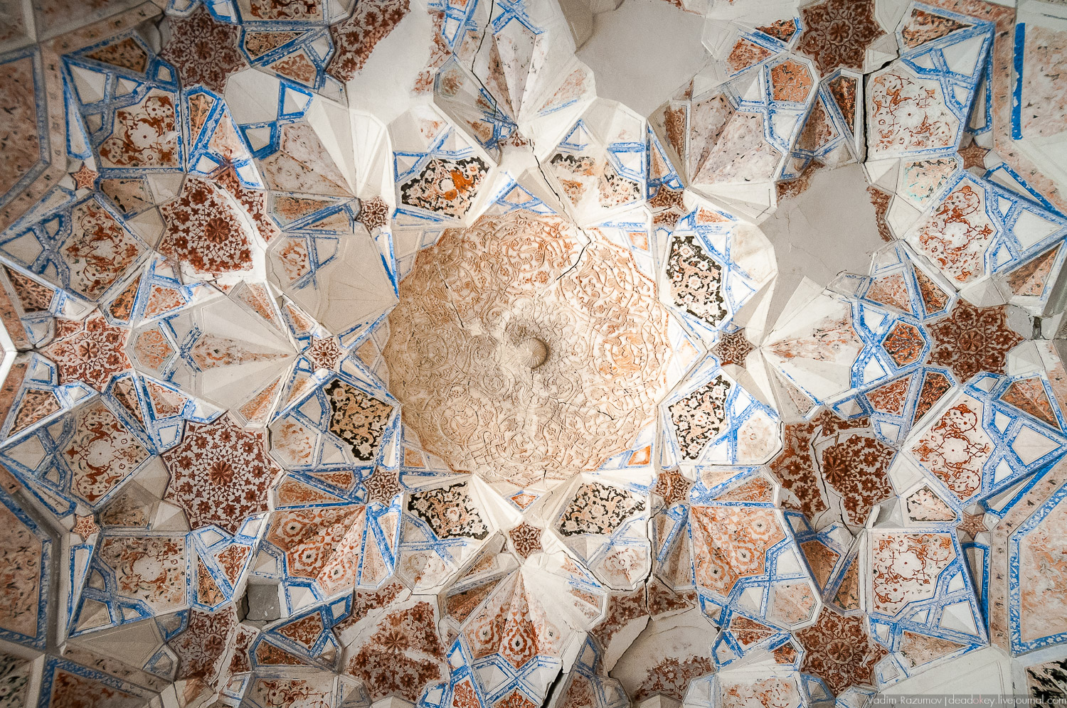 Узбекистан, Бухара и Самарканд, потолки, рельефная майлока, изразцы