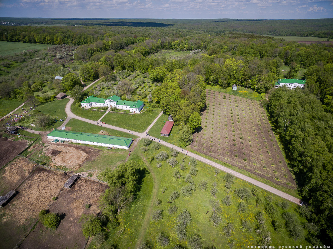 В гости с дроном к Л.Н. Толстому в усадьбу Ясная Поляна, Тульская область, Щекинский район, дер. Ясная Поляна