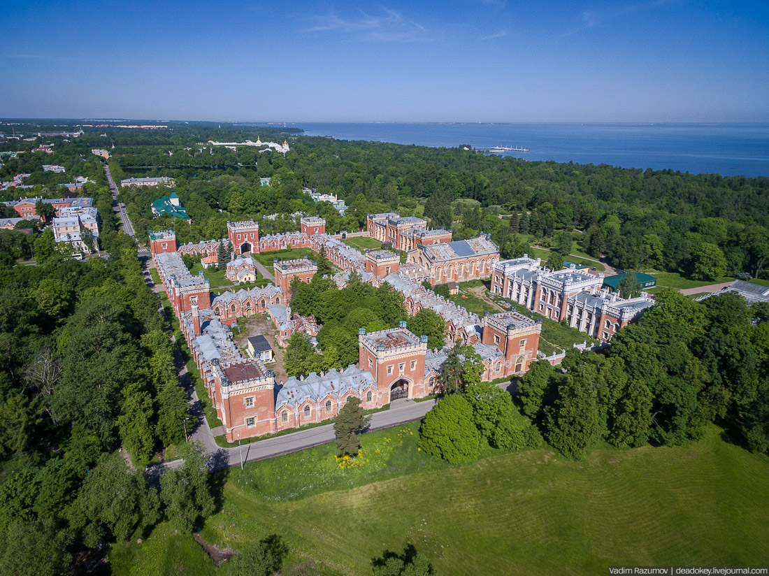 Петергофские конюшни