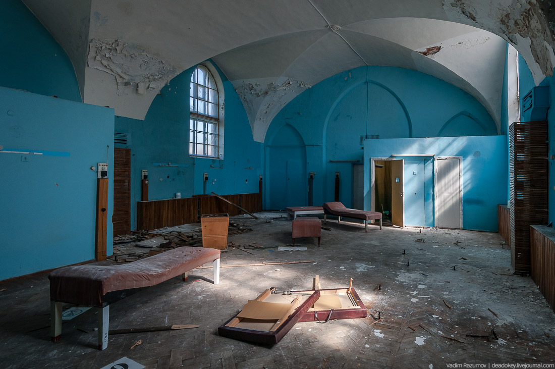 Петергофские конюшни