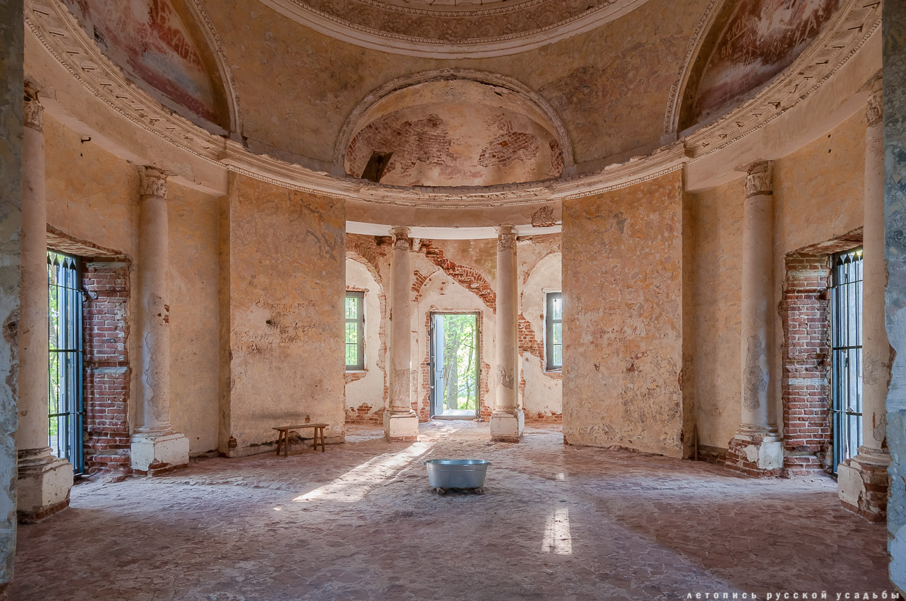 усадьба Никольское-Черенчицы, мавзолей Львовых, храм св. Николая