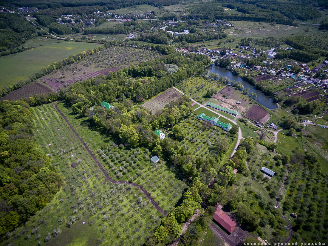 В гости с дроном к Л.Н. Толстому в усадьбу Ясная Поляна, Тульская область, Щекинский район, дер. Ясная Поляна