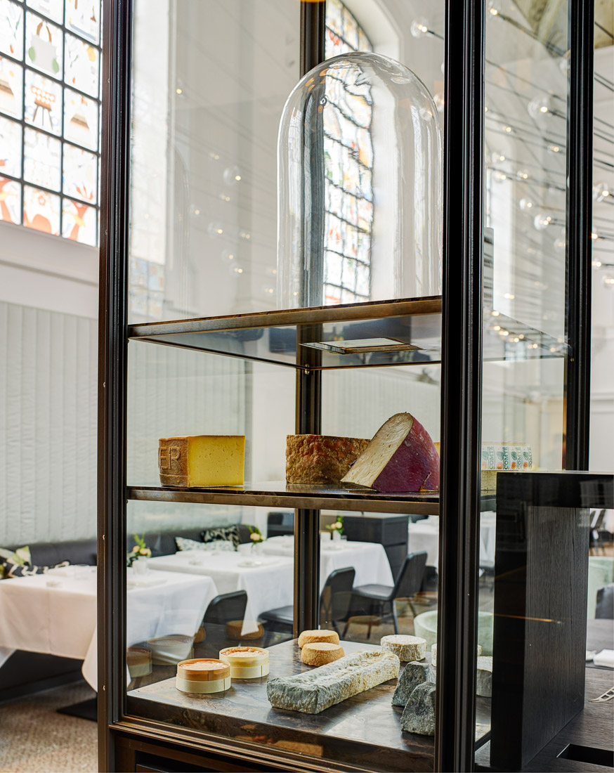 Ресторан The Jane в здании часовни, Бельгия, Антверпен.