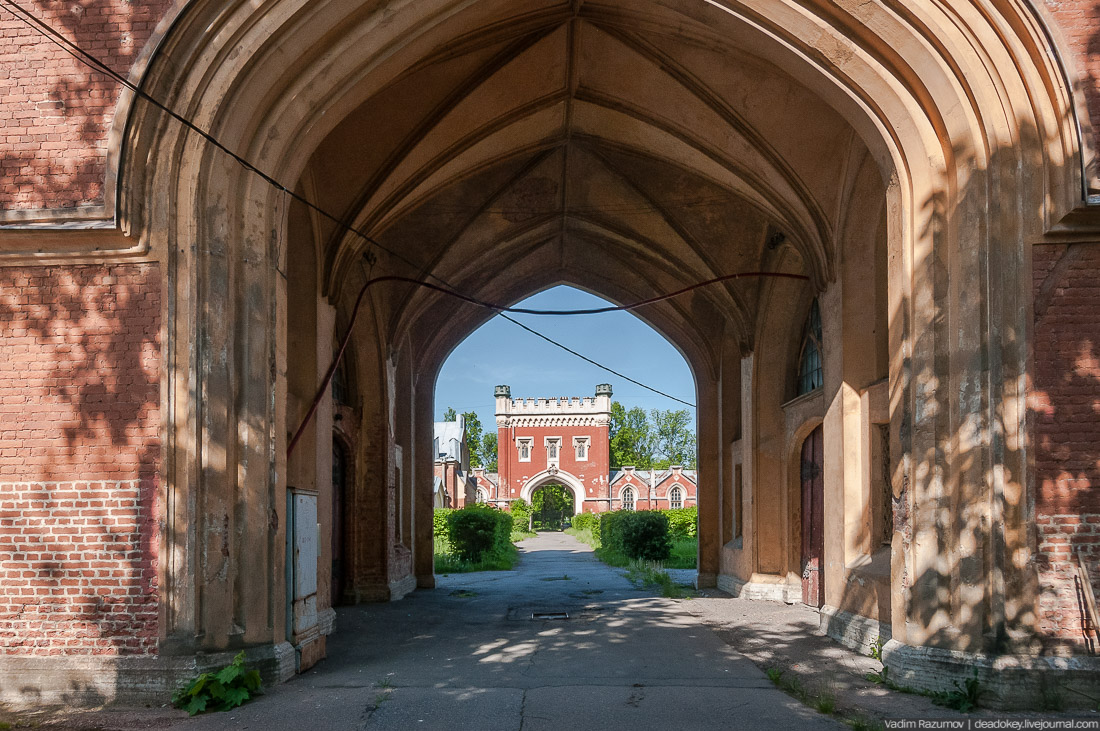 Петергофские конюшни