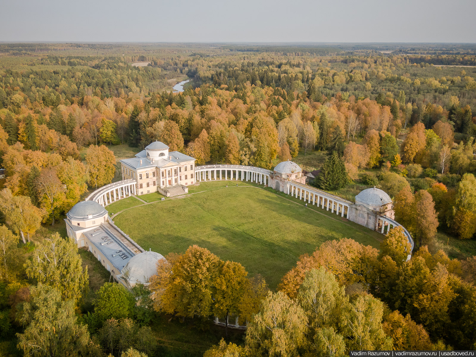 усадьба Знаменское-Раек с дрона, Тверская область, Торжокский район, осень, Летопись русской усадьбы