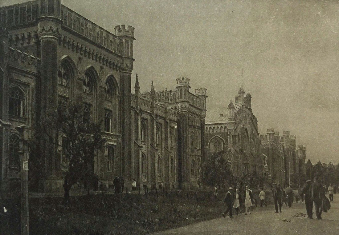 Петергофские конюшни