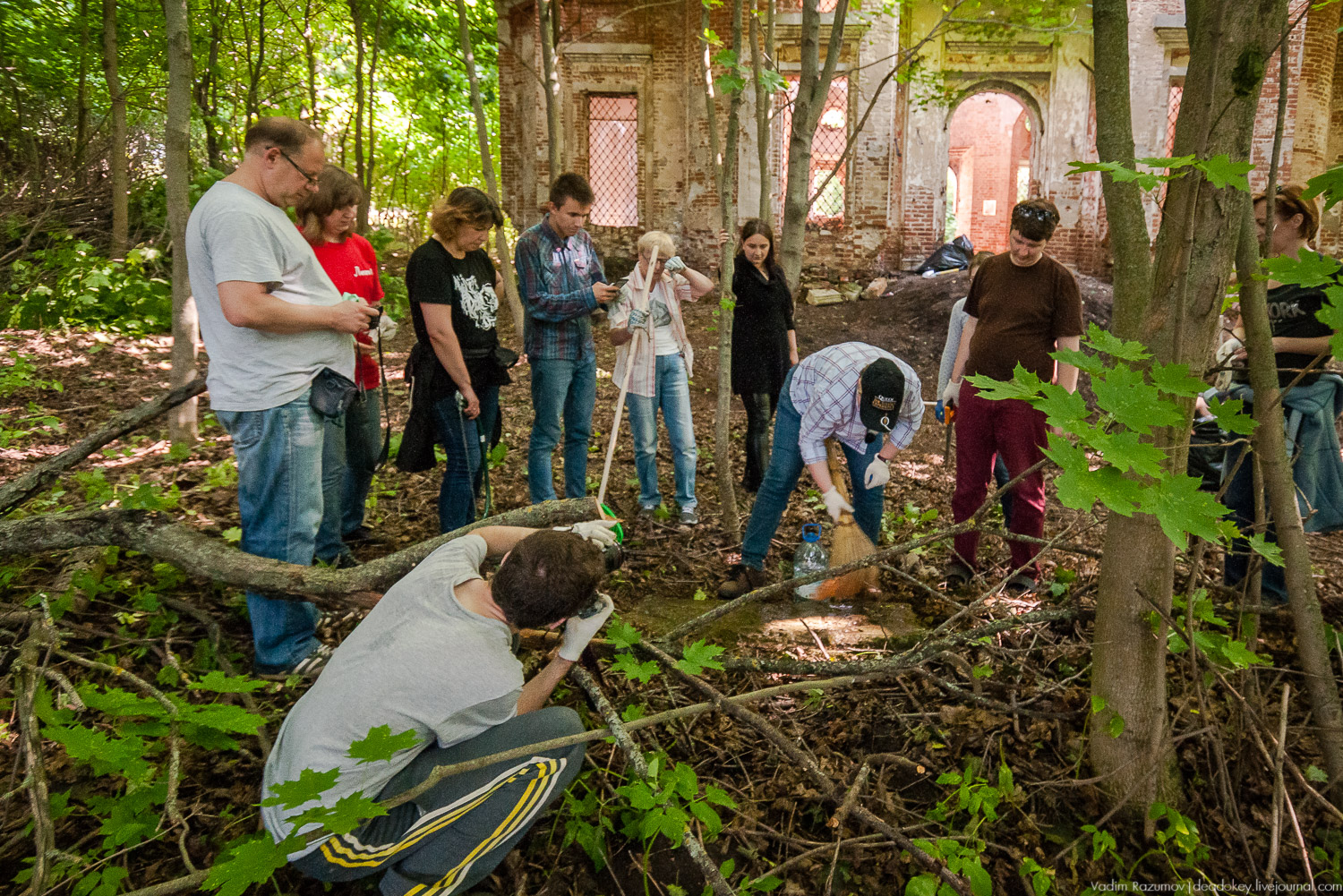 Усадебные волонтеры. Субботник на могиле В.И. Баженова, Старое Глазово, Горки