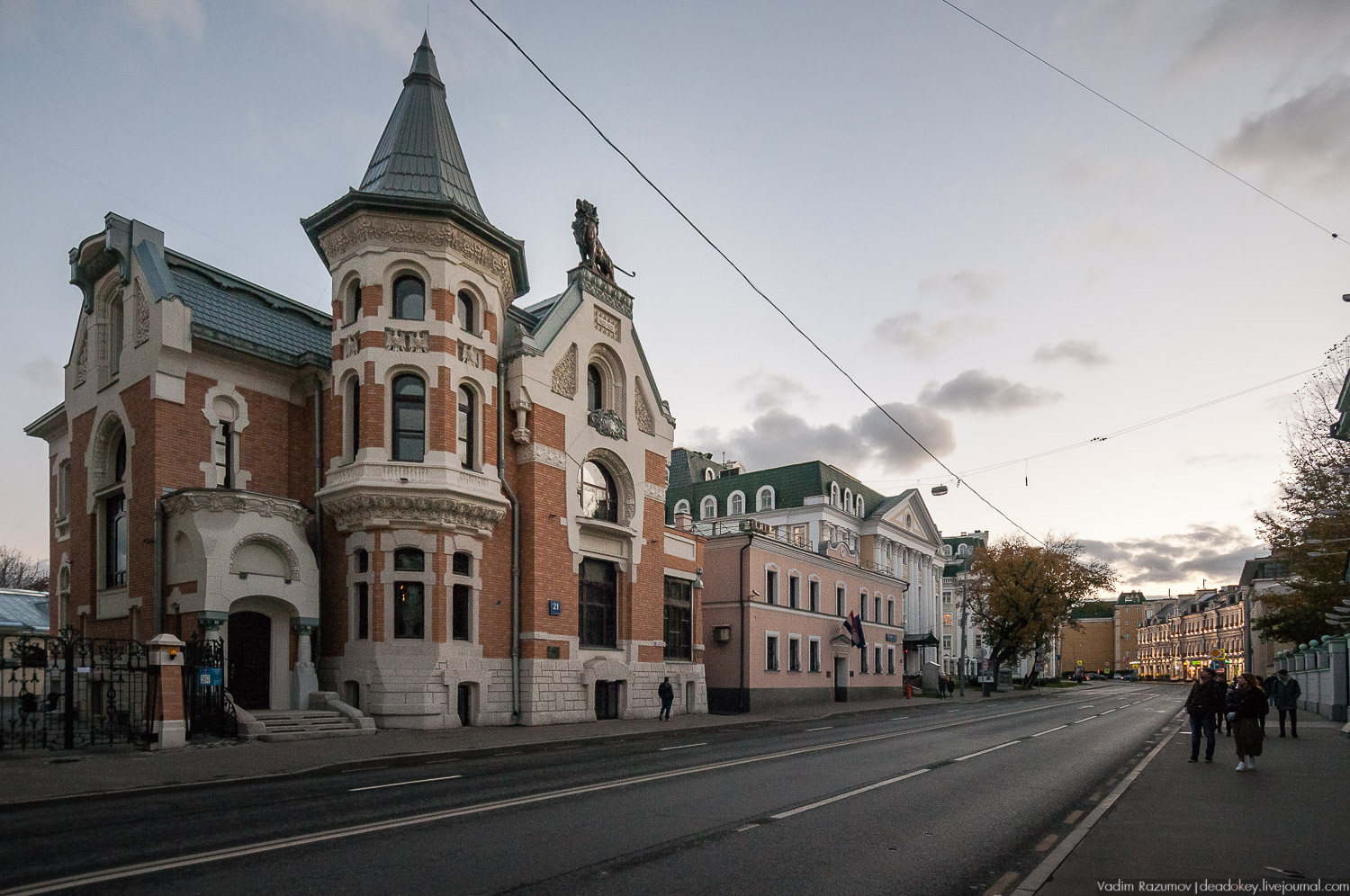 Особняк Льва Кекушева на Остоженке, установка льва