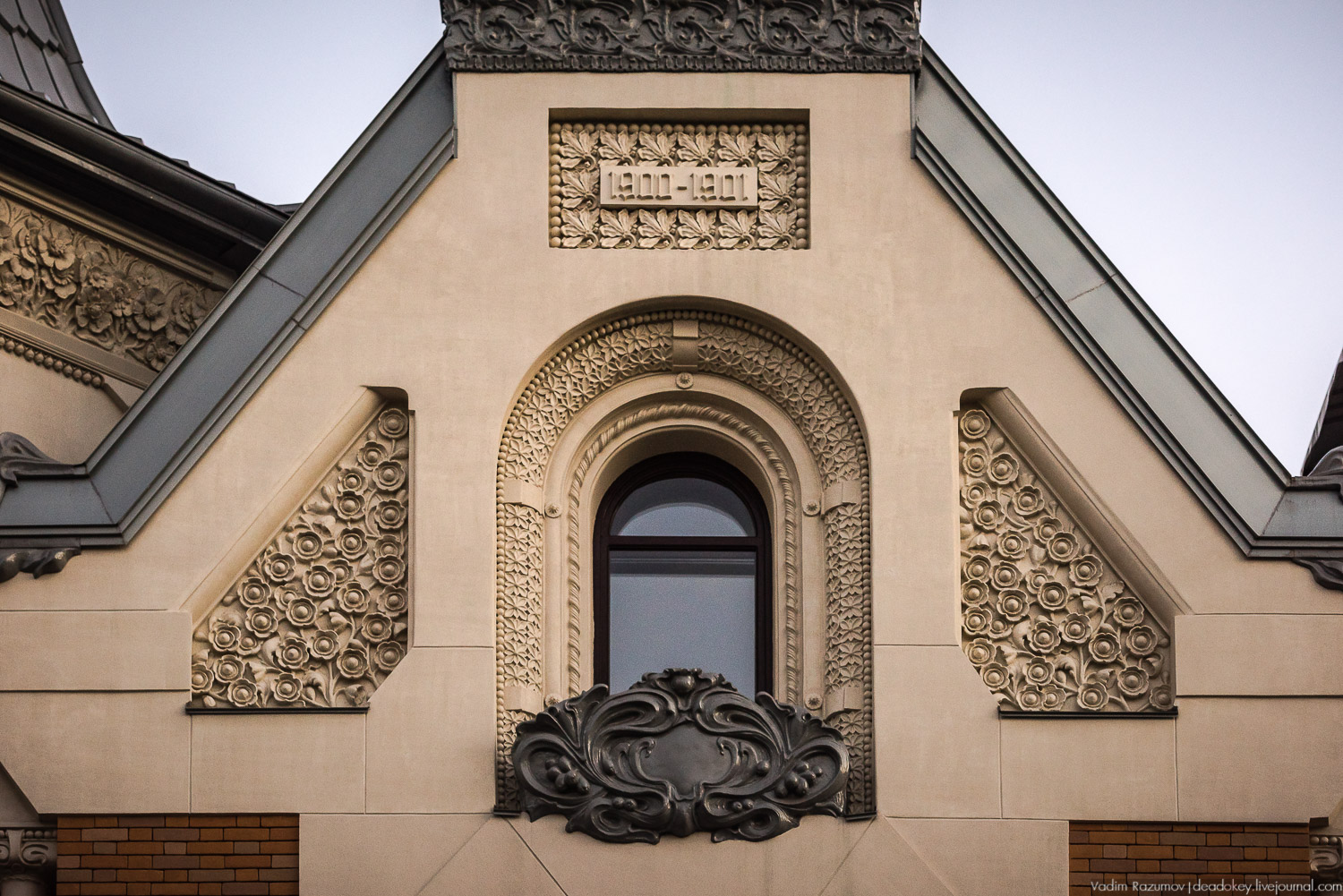 Особняк Льва Кекушева на Остоженке, установка льва