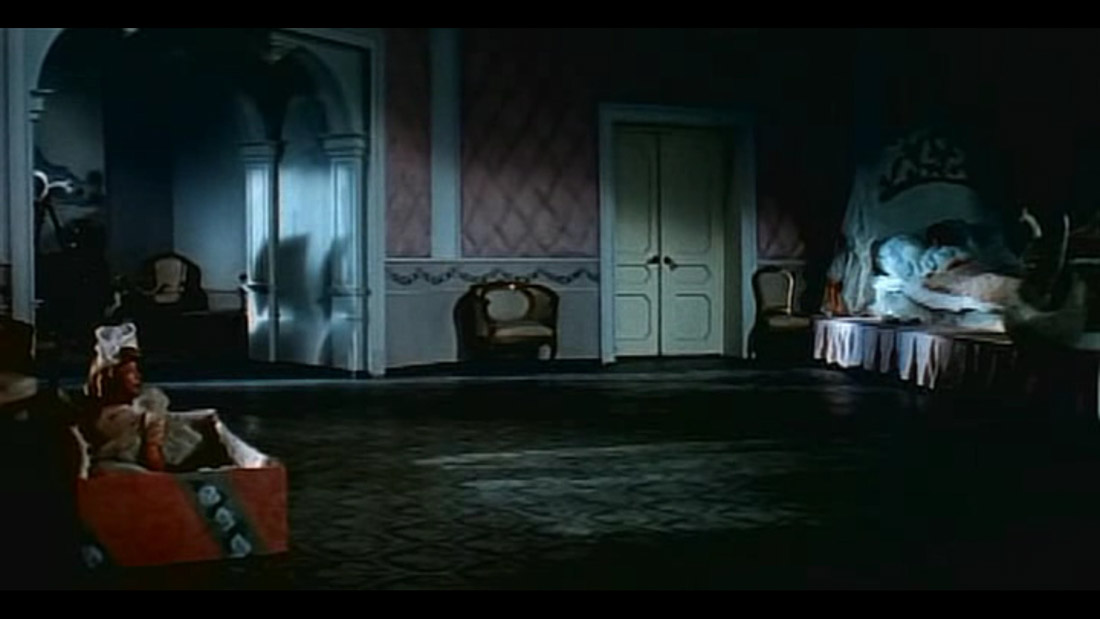 фильм Три толстяка (1966), Петергофские конюшни, Санкт-Петербург.