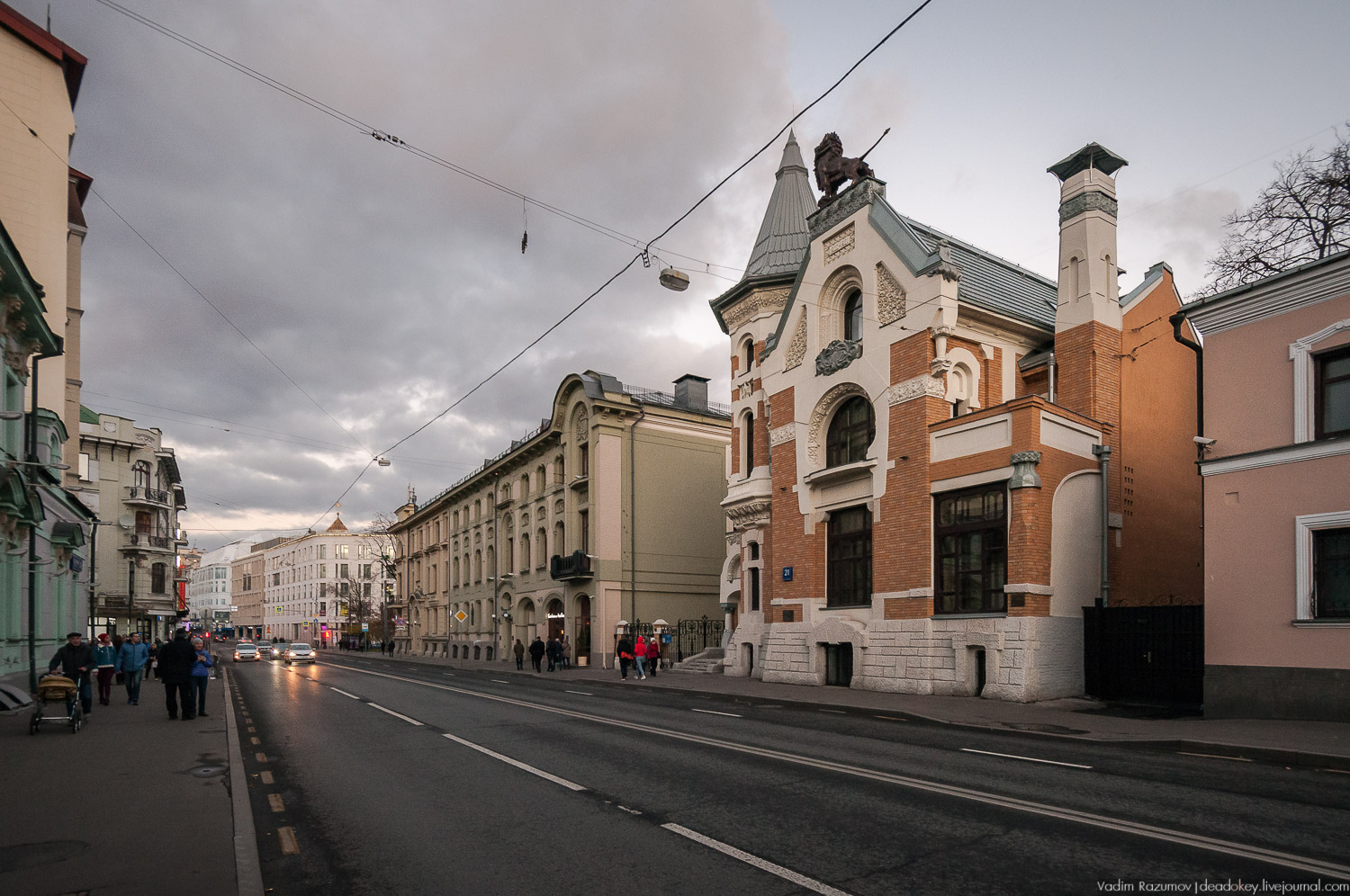 Особняк Льва Кекушева на Остоженке, установка льва