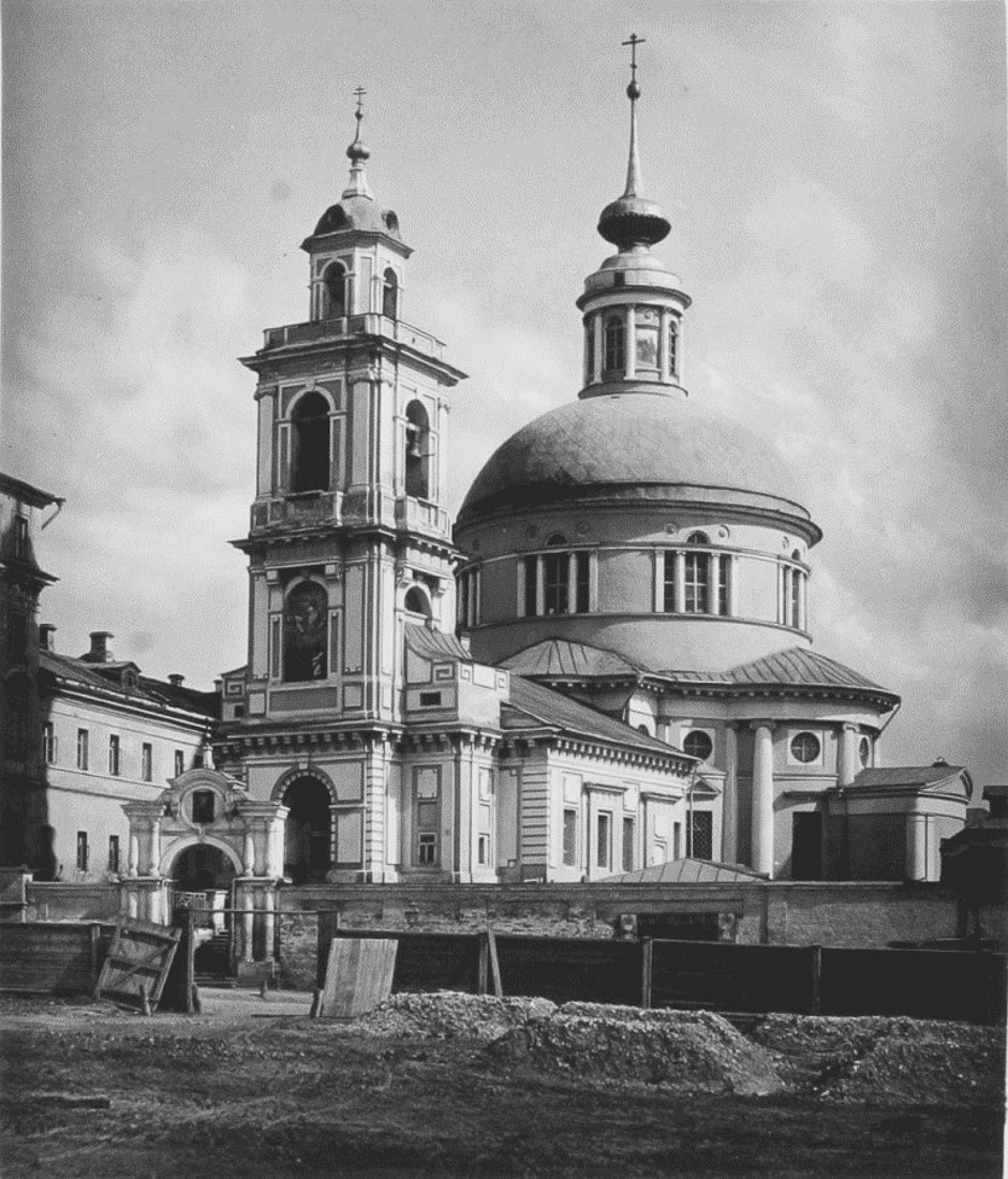 усадьба Городская усадьба К. Б. Науша — Е. П. Пуговкиной (конец XVIII — начало XIX века; начало XX века, архитектор А. В. Красильников), Большой Спасоглинищевский пер., д. 3