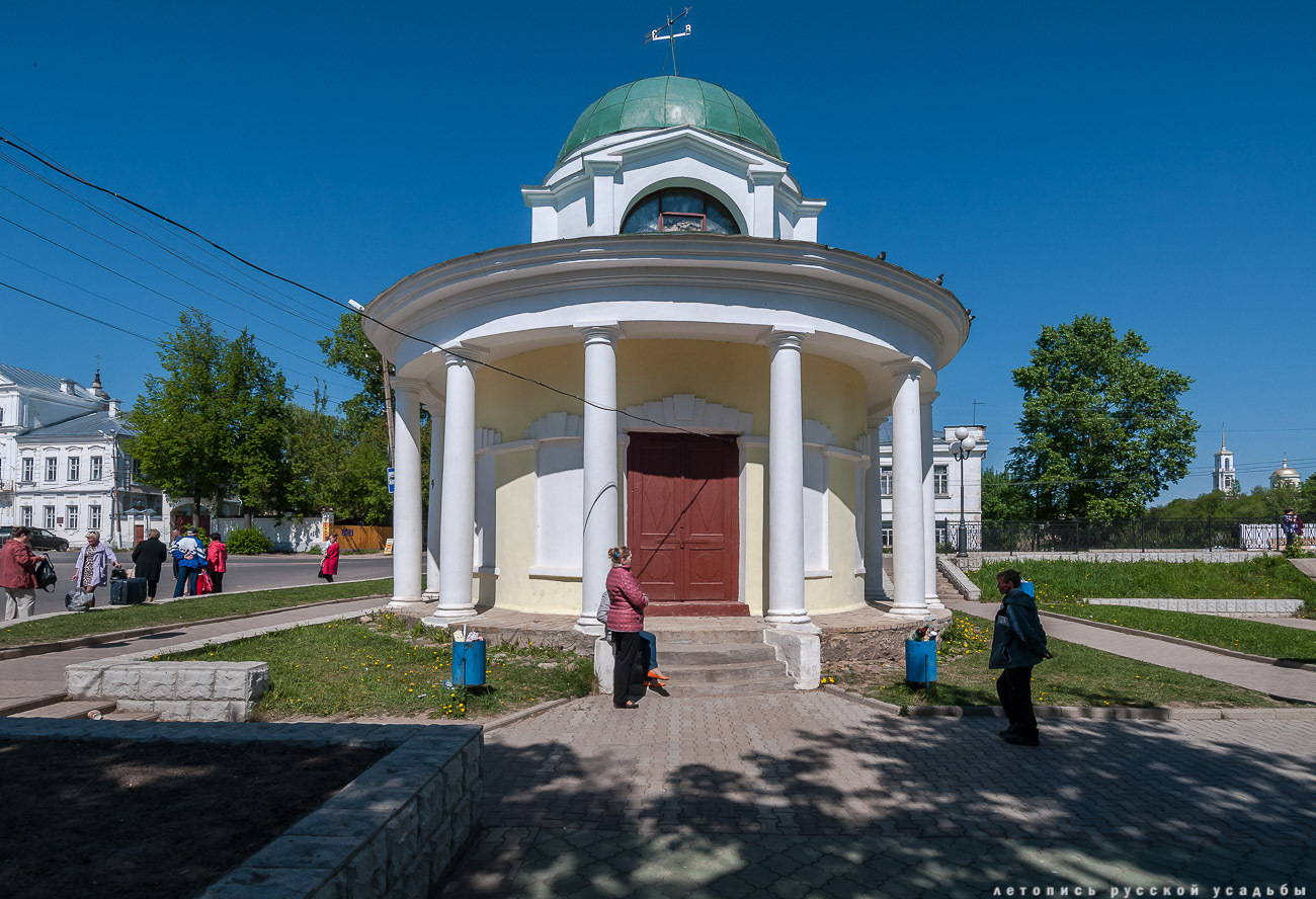 усадьба Никольское-Черенчицы, мавзолей Львовых, храм св. Николая