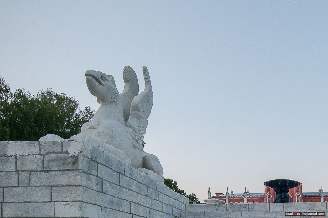 усадьба Марфино - грифонов покрасили