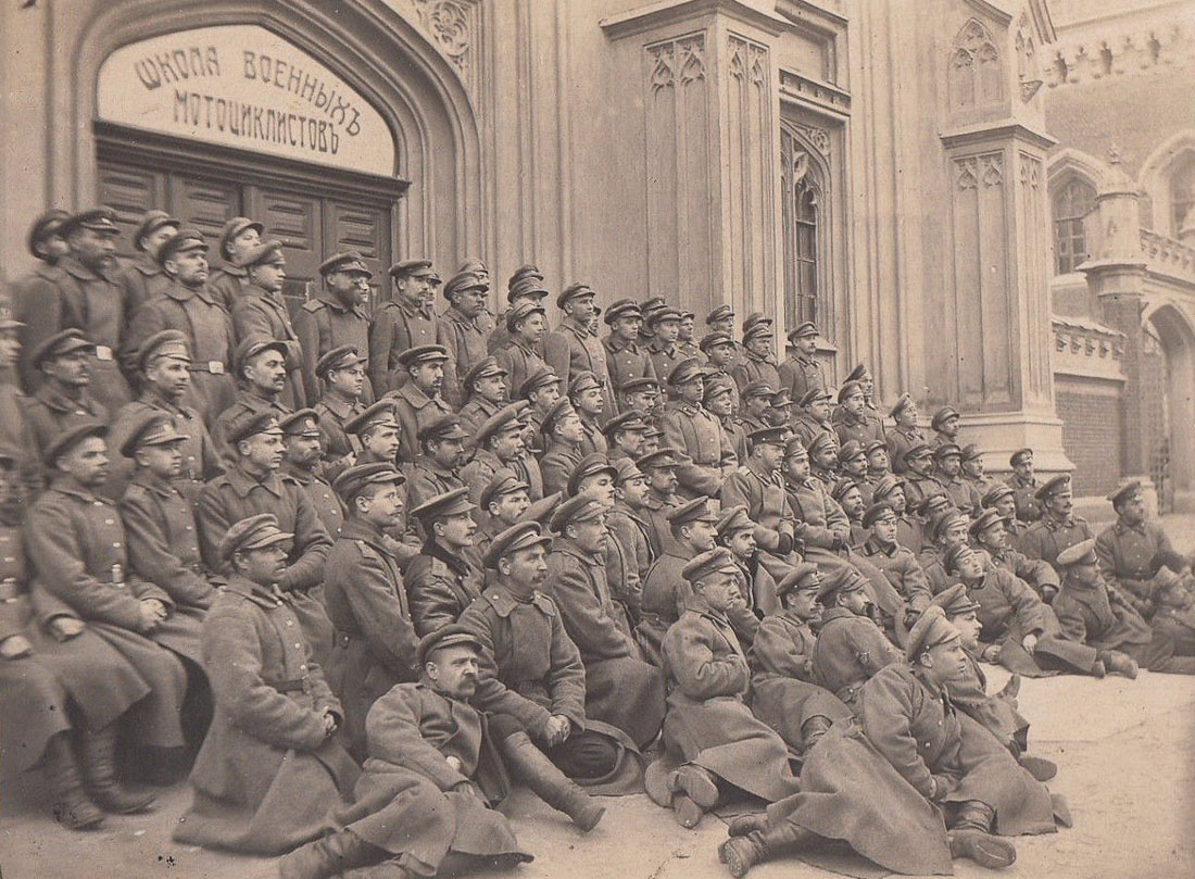 Петергофские конюшни