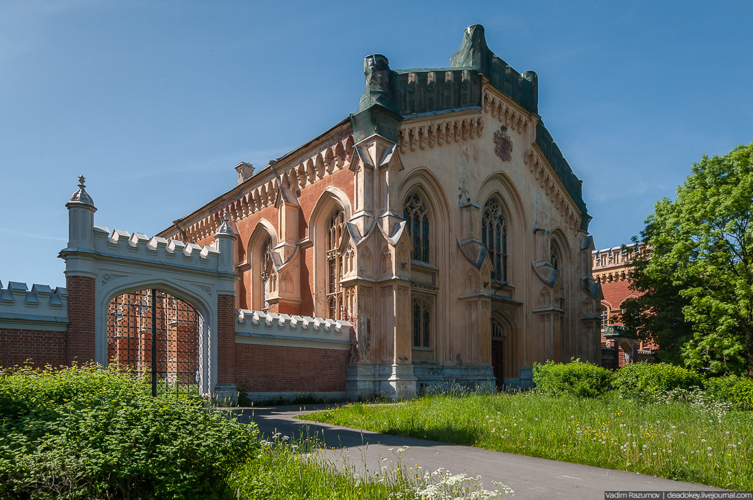 Петергофские конюшни