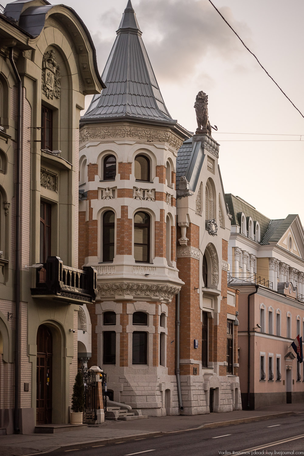 Особняк Льва Кекушева на Остоженке, установка льва