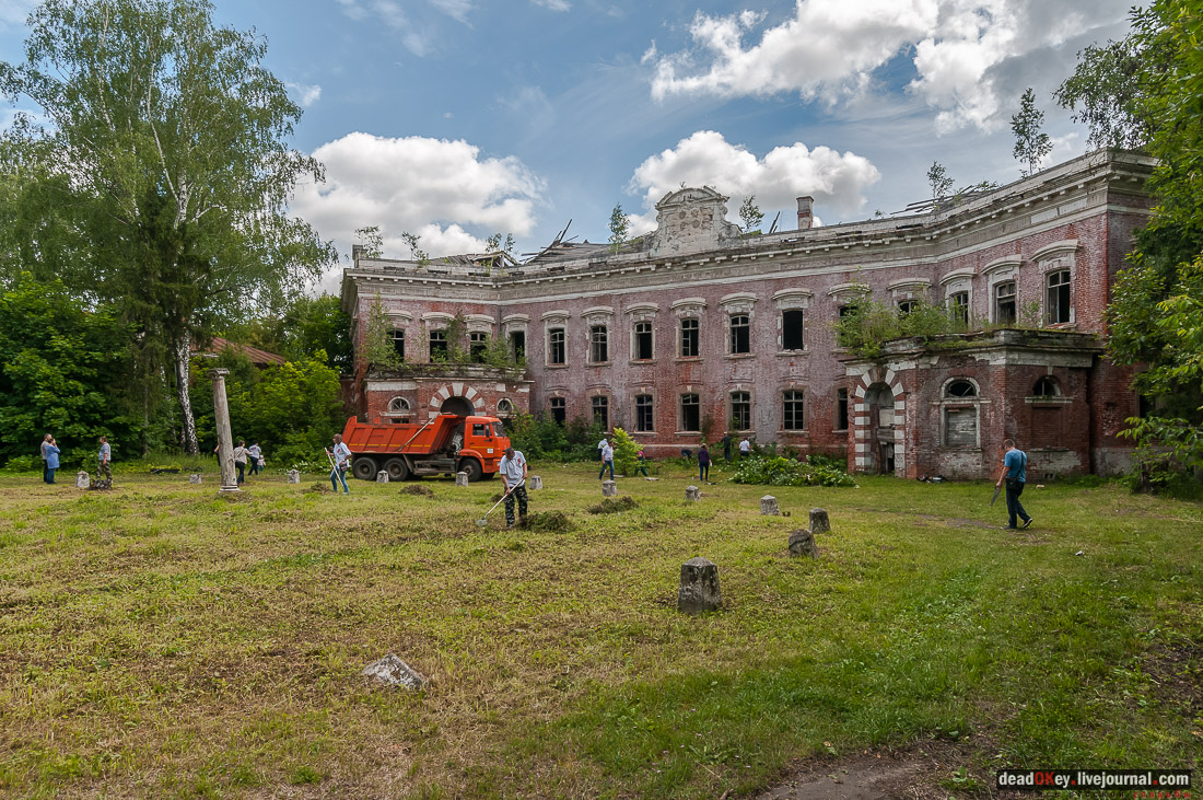 усадьба Семеновское-Отрада, субботник