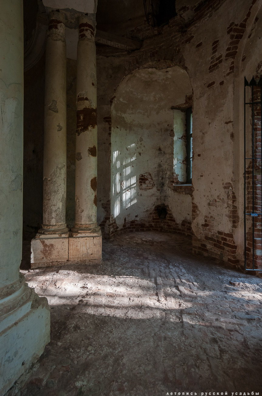 усадьба Никольское-Черенчицы, мавзолей Львовых, храм св. Николая