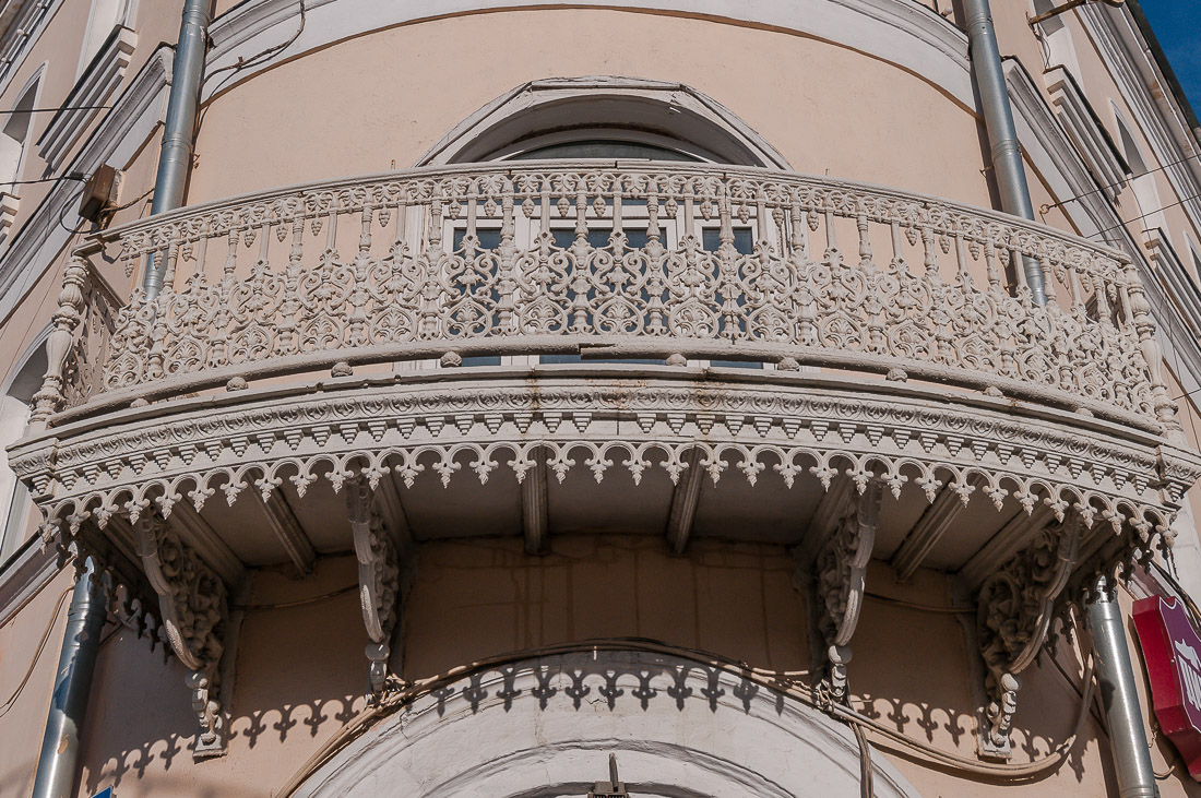 Муниципальное предприятие Дом (Новая гостиница Лавры), 1863 г., архитектор И.А. Малышев, проспект Красной Армии д.140, фотографии до пожара