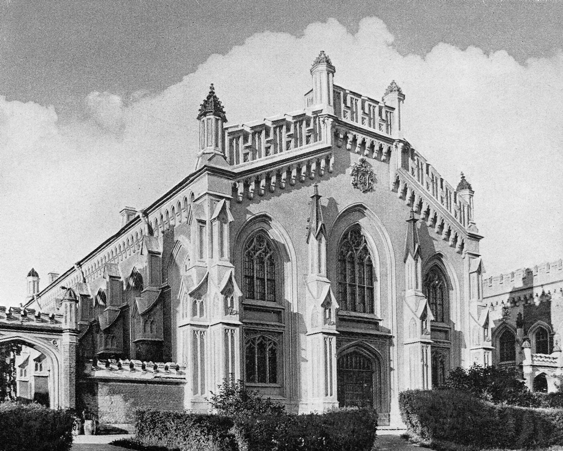 Петергофские конюшни