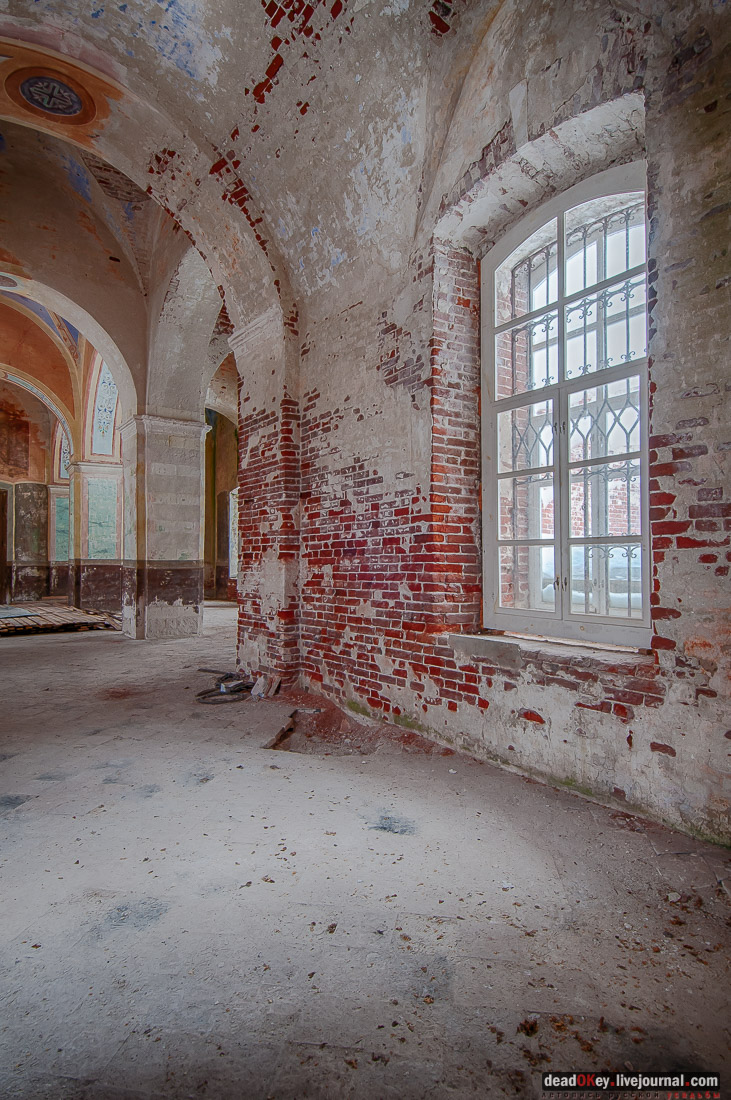 усадьба Андреевское, церковь в селе Матренино (Рощино), Церковь Воскресения Христова