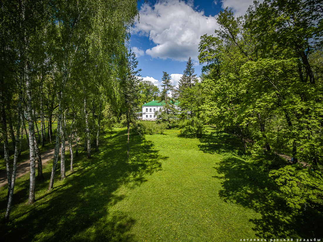 В гости с дроном к Л.Н. Толстому в усадьбу Ясная Поляна, Тульская область, Щекинский район, дер. Ясная Поляна