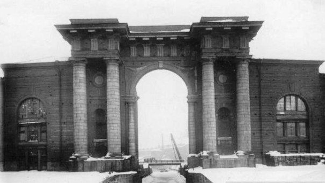 Дайджест по аудиогидам izi.TRAVEL #3. Лучшие пешеходные экскурсии Санкт-Петербурга