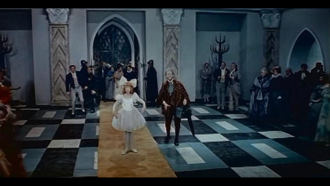 фильм Три толстяка (1966), Петергофские конюшни, Санкт-Петербург.