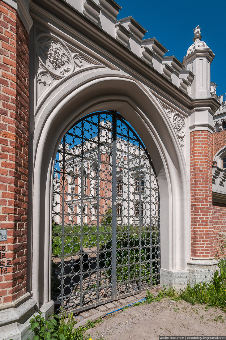 Петергофские конюшни