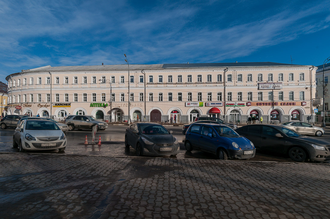 Муниципальное предприятие Дом (Новая гостиница Лавры), 1863 г., архитектор И.А. Малышев, проспект Красной Армии д.140, фотографии до пожара